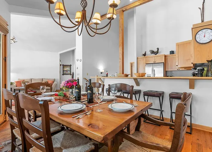 Rmr: Moose Creek 17 Townhome In