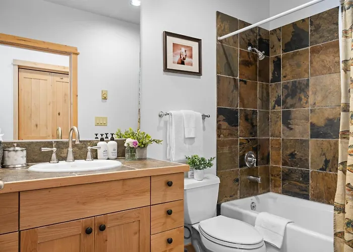 Rmr: Moose Creek 17 Townhome In