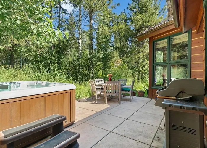 Rmr: Moose Creek 17 Townhome In